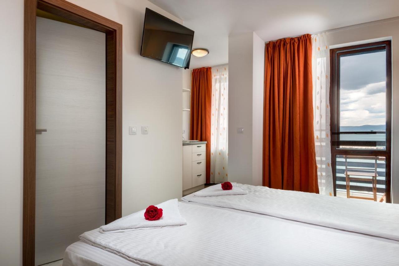 Panorama Blue Family Hotel And Free Parking Nesebar Bagian luar foto