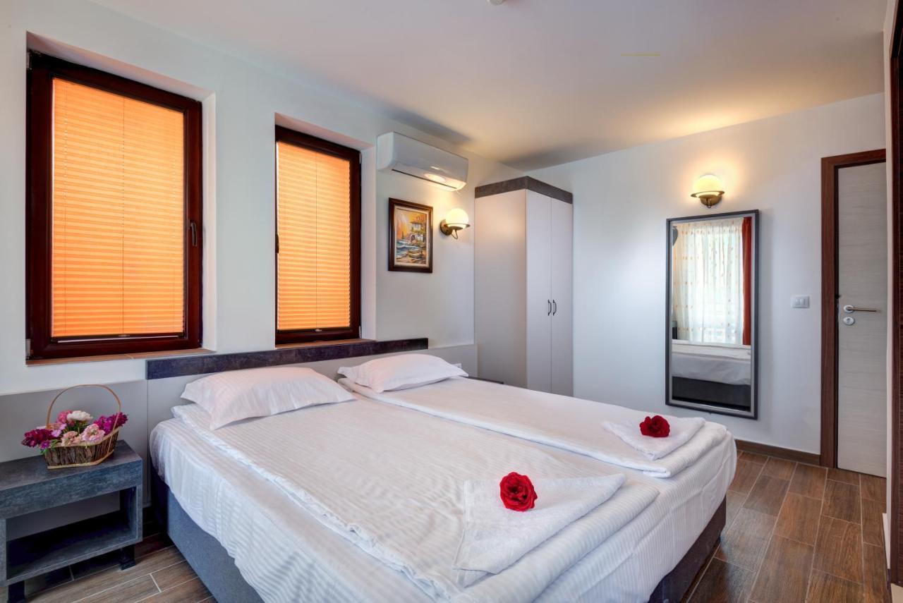 Panorama Blue Family Hotel And Free Parking Nesebar Bagian luar foto