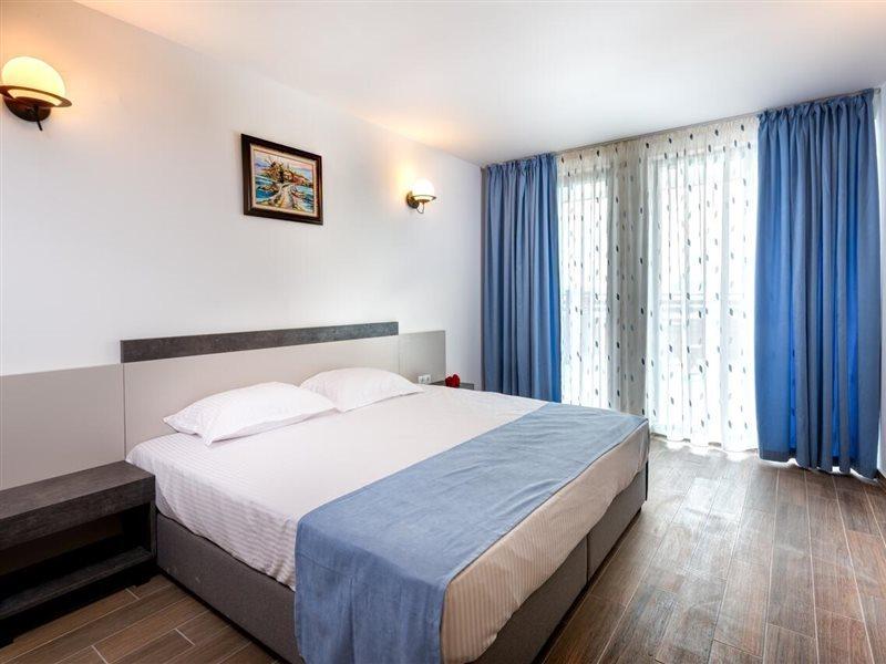 Panorama Blue Family Hotel And Free Parking Nesebar Bagian luar foto