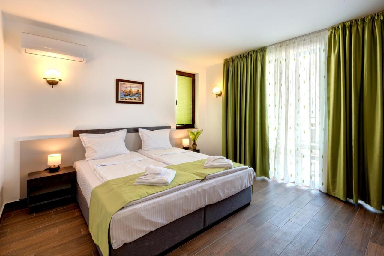 Panorama Blue Family Hotel And Free Parking Nesebar Bagian luar foto