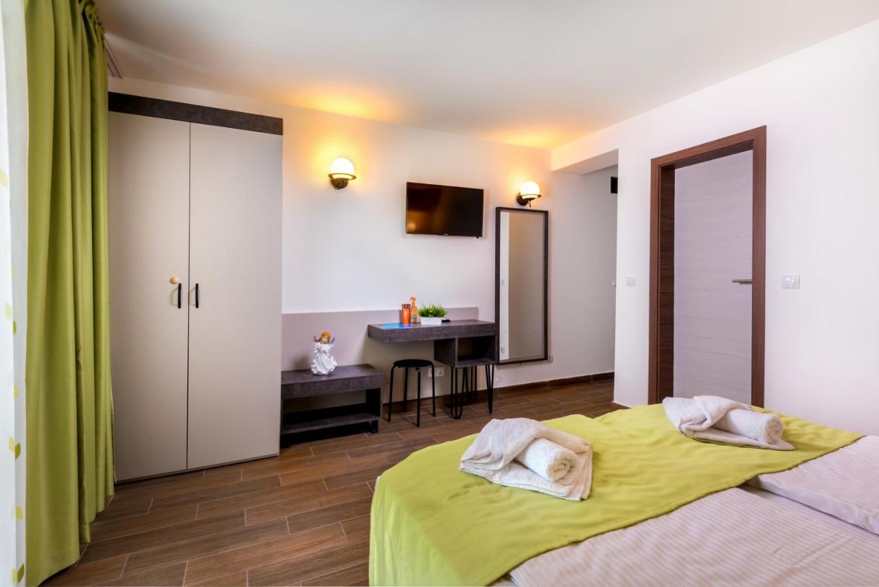 Panorama Blue Family Hotel And Free Parking Nesebar Bagian luar foto